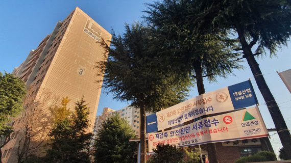 부산 동래구 온천동에 위치한 동래럭키아파트 사진=정용부 기자