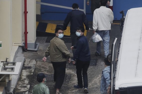 홍콩 '우산혁명' 조슈아 웡 수감, 최대 5년 징역 가능