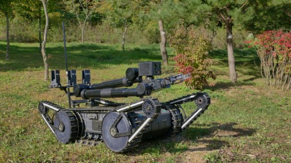 한화디펜스가 개발 중인 폭발물탐지제거로봇.(사진은 특정 사실과 무관함) 사진=한화디펜스 제공
