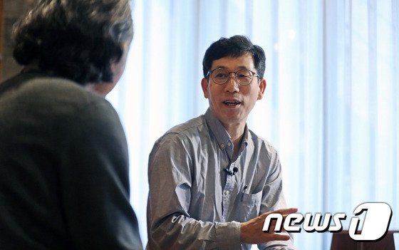진중권 전 동양대 교수가 뉴스1과 인터뷰하고 있다.© 뉴스1 황기선 기자