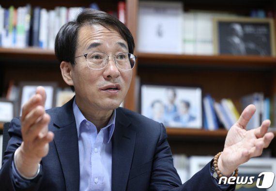 더불어민주당 소속 3선 의원인 이원욱 국회 과방위원장. © News1