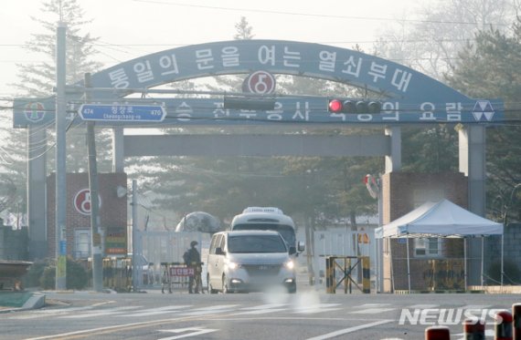 훈련병 집단 확산 뒤에야 軍 "내일부터 2.5단계"뒷북 대응