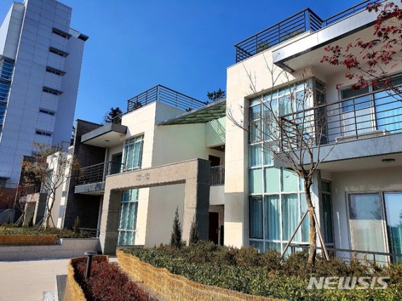 [서울=뉴시스]더위크앤리조트 '더 테라스 스위트'