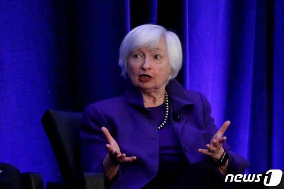 재닛 옐런(Janet Yellen) 미국 재무장관이 “비트코인은 투기성이 매우 강한 자산”이라며 "규제 당국의 모든 조치는 투자자 보호 차원에서 출발해야 한다"고 비트코인 투자자 보호 정책을 주문했다. /사진=뉴스1