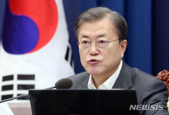 [속보]文대통령 "개인투자자, 동학개미운동으로 증시지켜"