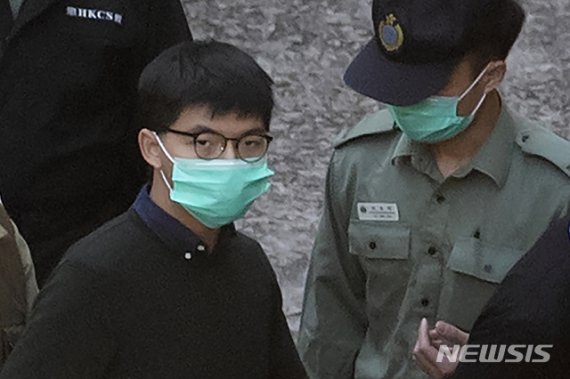 홍콩 민주화운동가 조슈아 웡에게 징역 13개월 선고