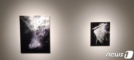 호텔 안테룸 서울 '갤러리 9.5 서울'에 설치된 배성용 작가의 작품들.© 뉴스1 이기림 기자
