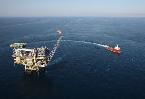 한국석유공사는 오는 2022년 생산이 종료되는 동해가스전을 탄소 포집·저장(CCS) 실증 플랫폼으로 활용할 계획이다. 사진은 동해가스전 전경. 석유공사 제공