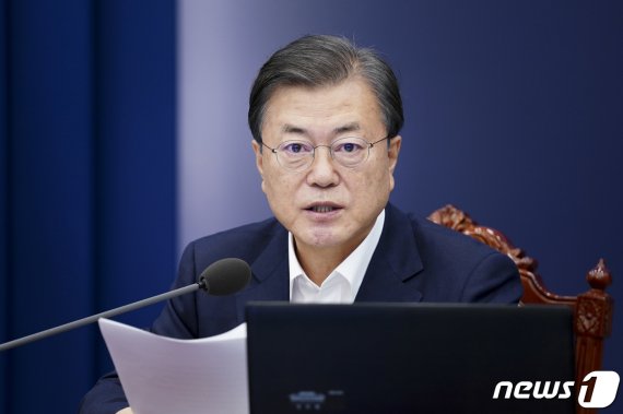 문 대통령, 홍남기에 "'변창흠 부동산 공급안’ 협조 바라"
