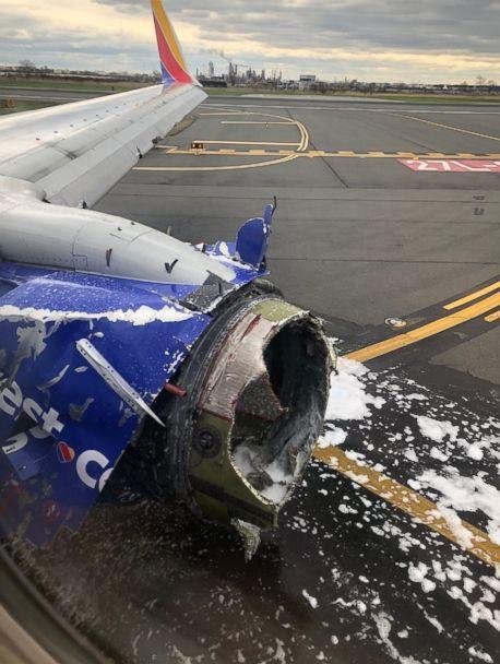 필라델피아 공항에 비상 착륙한 사우스웨스트 보잉 737기.