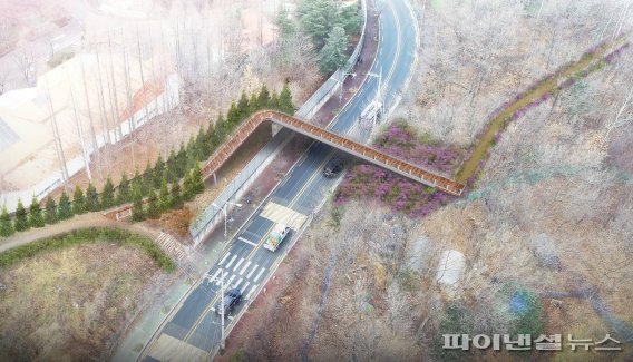 전주동물원∼건지산 산책로 60ｍ ‘구름다리’ 개통…LED도 설치