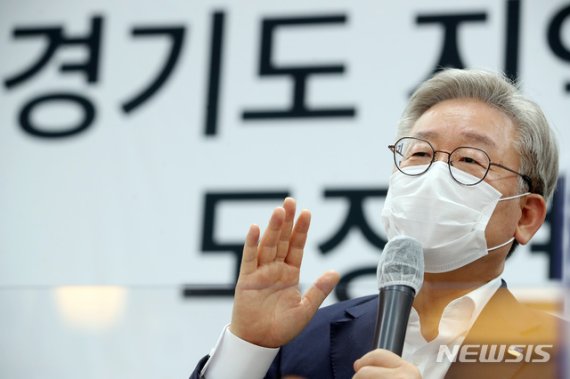 이재명, '대통령 조기퇴진' 주장에 "퇴진할 사람은 님들"