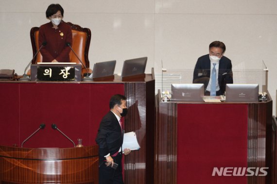 이철규, 8시간44분 필리버스터 "국정원, 사생활 사찰 조직 전락할 것"