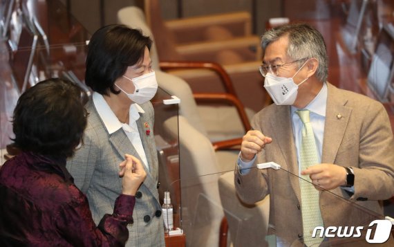 열린민주당, '윤석열 대선 출마 금지법' 발의