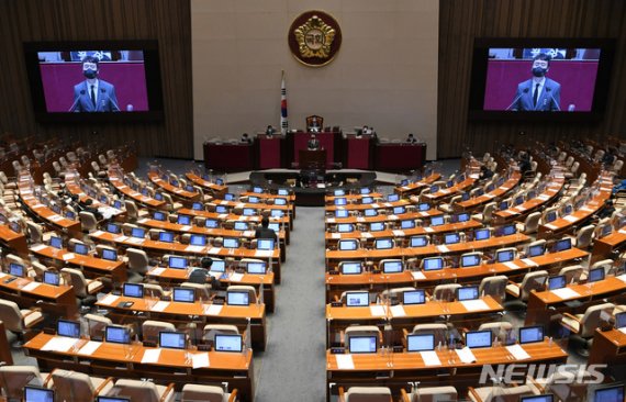"아녀자" "법조기자단 해체"…여야 필리버스터 막말 공방(종합)