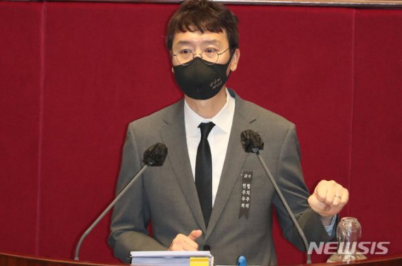 "아녀자" "법조기자단 해체"…여야, 막말 공방 번진 필리버스터(종합 2보)