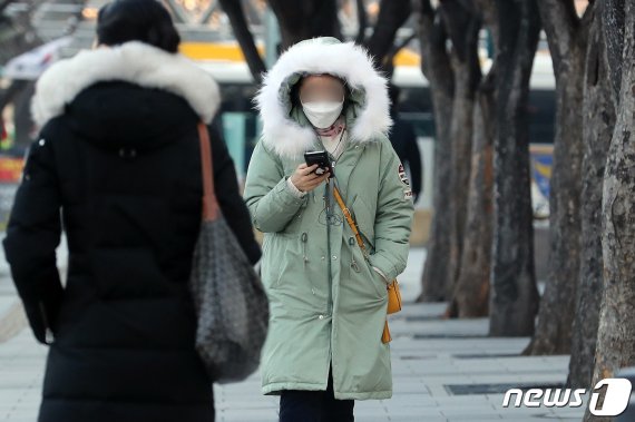 일요일 중부지방 눈에 한파까지 "도로주행 조심"