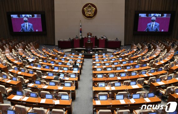 국회, 코로나 방역에 3일째 필리버스터 중단
