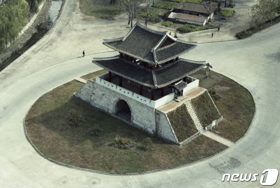 평안북도 구성시에 있는 구주성의 남문 전경. (미디어한국학 제공) 2020.12.12.© 뉴스1