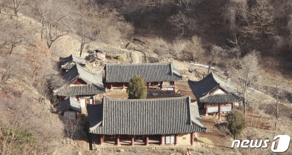 평안북도 의주 석숭산 기슭에 있는 금광사 전경. 첫 건립연대는 알 수 없고, 조선후기에 중건된 사찰이다. (미디어한국학 제공) 2020.12.12.© 뉴스1