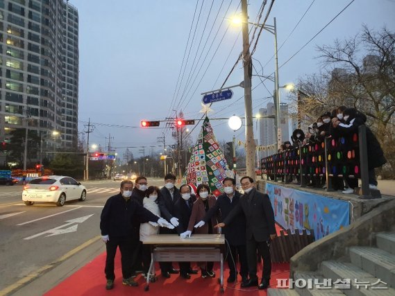 [포토뉴스] 안양 충훈벚꽃길 성탄트리