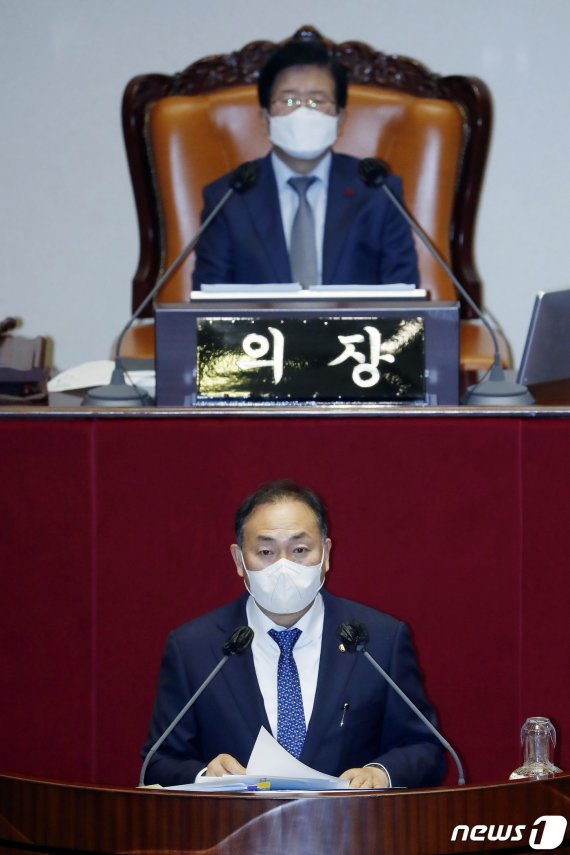 격해진 필리버스터…김태흠 "文 '협치' 발언, 野 엿먹으라는 얘기"