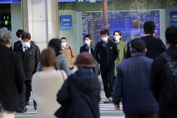 하루 800명 넘어 도쿄 코로나 초비상..日 전역 3천명 넘어설 듯