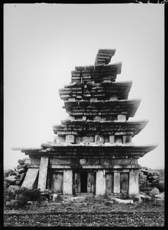 1910년 미륵사지 석탑 사진. /사진=국립익산박물관