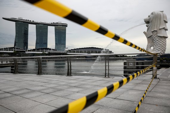 지난 5월27일(현지시간) 싱가포르 멀라이온 공원에 출입을 금지하는 줄이 처져있다. 로이터뉴스1