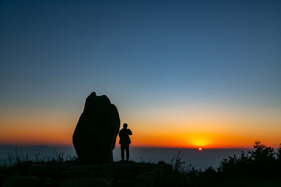 강원도 횡성에서 가장 높은 태기산 정상에서 맞이하는 일출이 환상적이다.