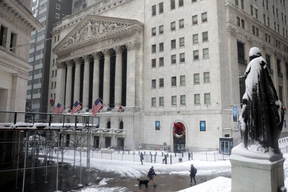 미국 뉴욕증권거래소(NYSE)가 6일(현지시간) 입장을 번복해 중국 3대 국영사 상장을 폐지하기로 했다. 사진은 지난해 12월 17일 뉴욕 맨해튼의 NYSE 전경. 사진=로이터뉴스1