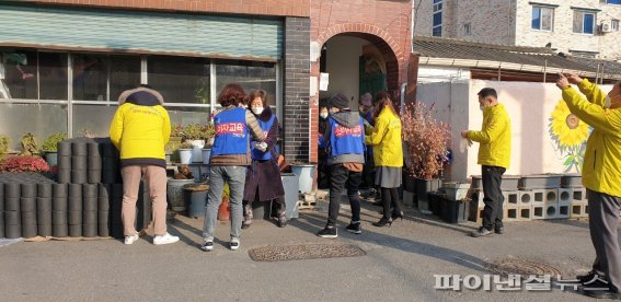 한국가스안전공사 전북본부 사랑의연탄 나눔봉사. 사진제공=한국가스안전공사