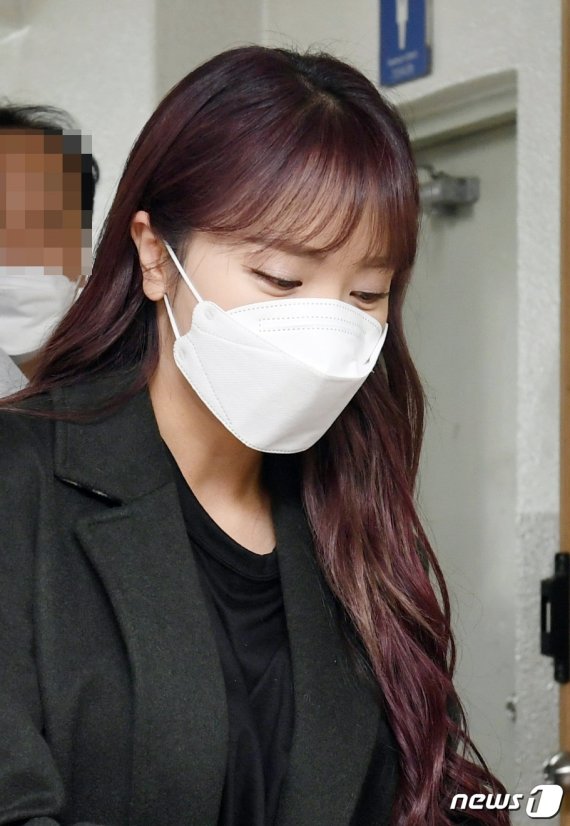 석사 논문 표절 논란에 휩싸인 가수 홍진영 (자료사진). /© 뉴스1