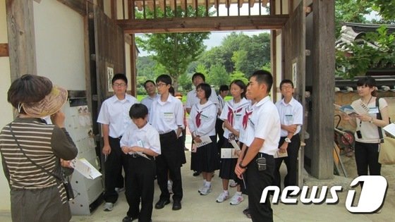 한국을 방문한 일본 중학생들의 모습. (옥천군 제공)<자료 사진>© News1