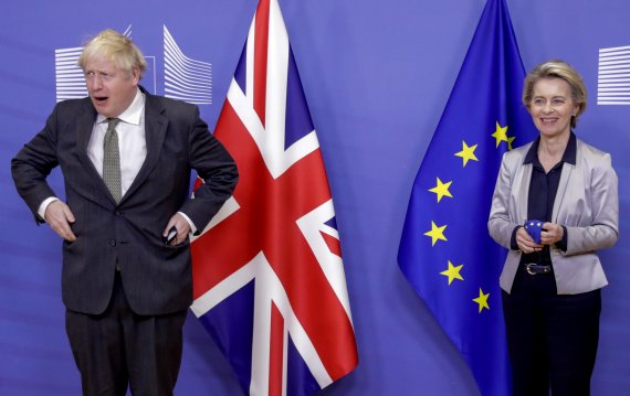 보리스 존슨 영국 총리과 우르줄라 폰데어라이엔 EU 집행위원장.AP뉴시스