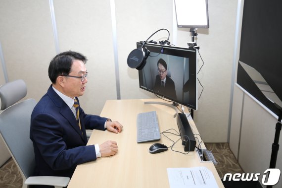 28일 공병영 충북도립대학교 총장이 온라인 웨비나에서 입장을 밝히고 있다. (충북도립대 제공) /© 뉴스1