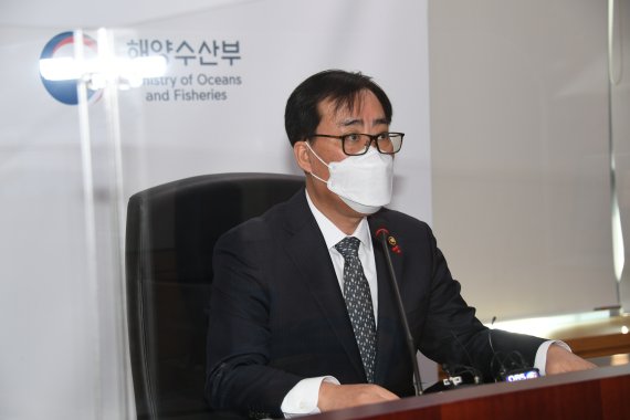 박준영 해양수산부 차관이 28일 '제3차 항만재개발 기본계획'을 발표하고 있다. 박 차관은 "2030년까지 6조8000억원을 투입해 19개 항만 재개발 사업을 추진한다"고 말했다.