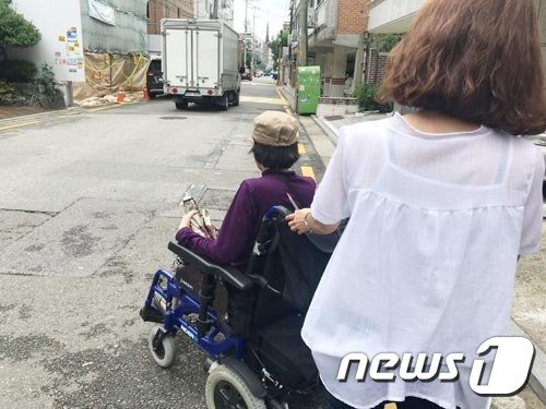 돌봄SOS센터의 동행지원 서비스(서울시 제공)© 뉴스1