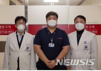 (왼쪽부터)대구가톨릭대학교병원 응급의학과 서영우 교수, 김현수 전공의, 장태창 교수