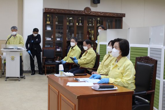 추미애, 尹 징계정지 법원 판단에 "받아들이기 힘들다"