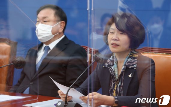 한정애 더불어민주당 정책위의장. 2020.10.15/뉴스1 © News1 신웅수 기자