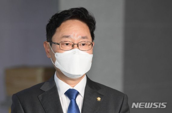 법무부 장관 후보자로 내정된 박범계 더불어민주당 의원이 30일 오후 서울 여의도 국회 의원회관에서 소감을 밝히고 있다. (공동취재사진) 2020.12.30. photo@newsis.com /사진=뉴시스