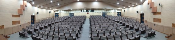 인천교통공사가 온·오프통합교육기관으로 리뉴얼한 교통연수원 대강당 내부 모습.