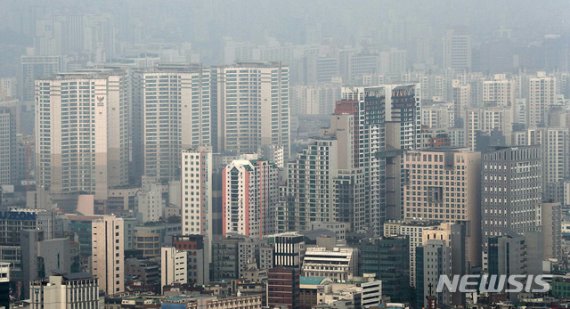 서울 용산구 남산공원에서 바라본 아파트 단지. /사진=뉴시스