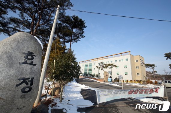 3일 오전 광주 광산구 효정요양병원이 한산한 모습을 보이고 있다. 이날 오전 8시 기준 해당요양병원 간호사와 요양보호사 등 7명과 입소환자 등 53명이 이틀새 신종 코로나바이러스 감염증(코로나19) 확진 판정을 받았다. 2021.1.3/뉴스1 © News1 황희규 기자 /사진=뉴스1