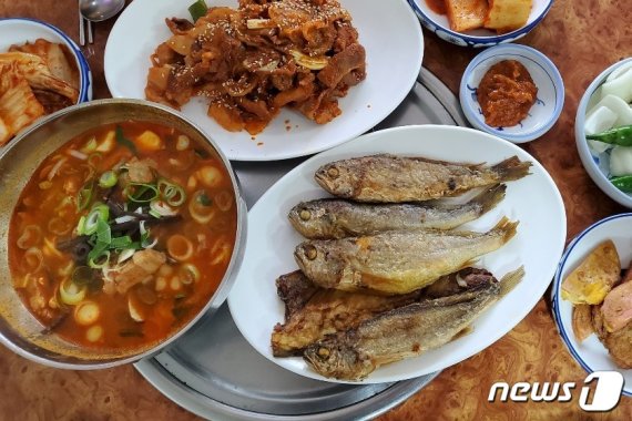 옛날국밥과 생선구이 집밥.© 뉴스1