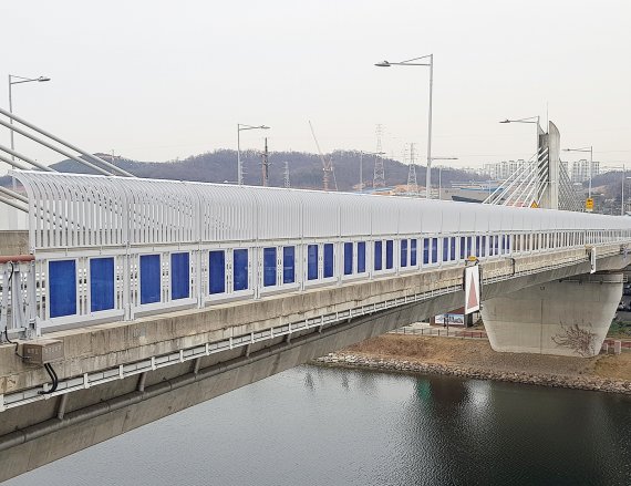 포스코에너지, '경인아라뱃길 안전난간' 인천시 감사패 받아