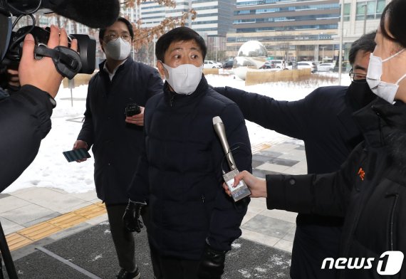 SBS 취재진에 벽돌던진 박상학 측 첫 재판서 정당방위