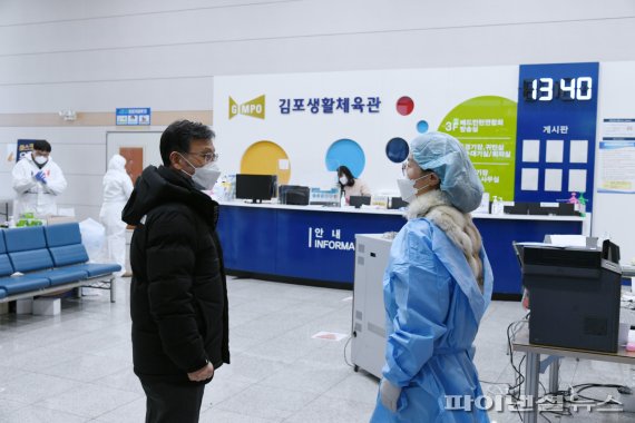 정하영 김포시장(왼쪽) 신축년 새해 현장행정. 사진제공=김포시