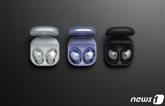 삼성전자가 최대 99%까지 외부 소음을 줄여주는 무선이어폰 '갤럭시버즈 프로'를 15일 온라인 언팩에서 선보였다. (삼성전자 제공) © 뉴스1 /사진=뉴스1
